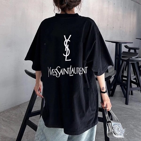 最新でオシャレサンローラン シグネチャーロゴ Ｔシャツ スーパーコピー Sac48325